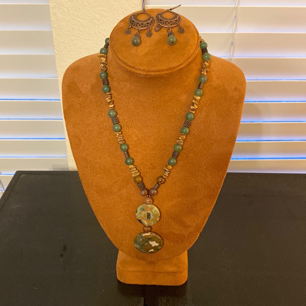 Handmade necklace and earrings.
